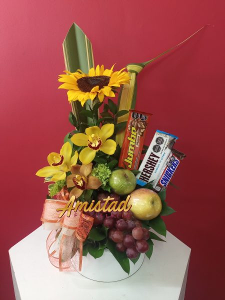 Frutero con chocolatinas, frutas y flores amarillas - FA 9
