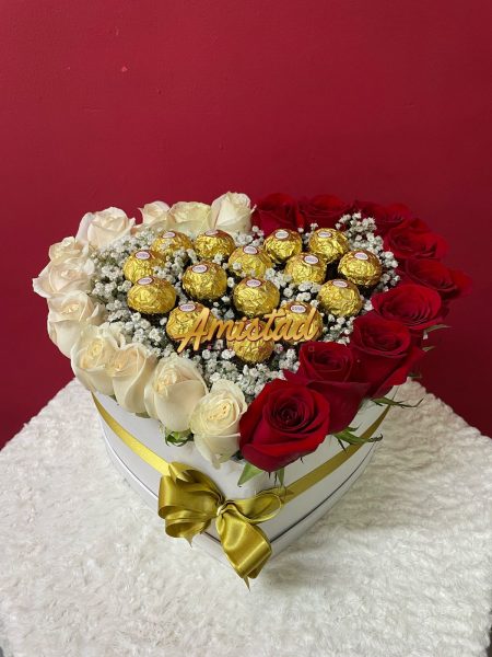Ref 16 - Arreglo con rosas y chocolates.