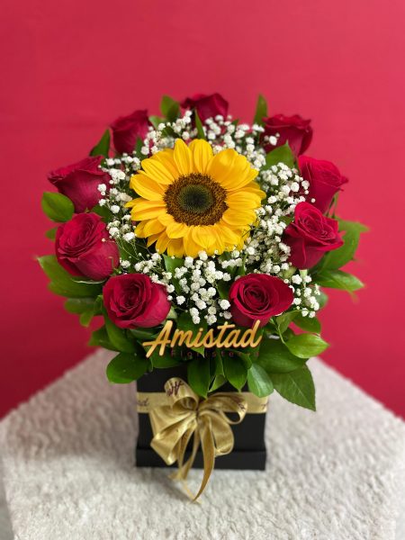 Ref 21 - Arreglo con rosas y girasol
