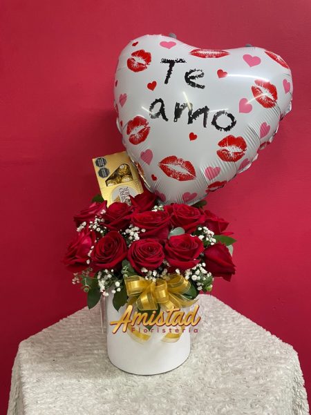 AA 13 - Arreglo con rosas, chocolates y globo