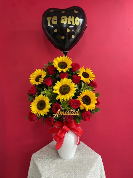 AA 18 - Florero con rosas, girasoles y globo.