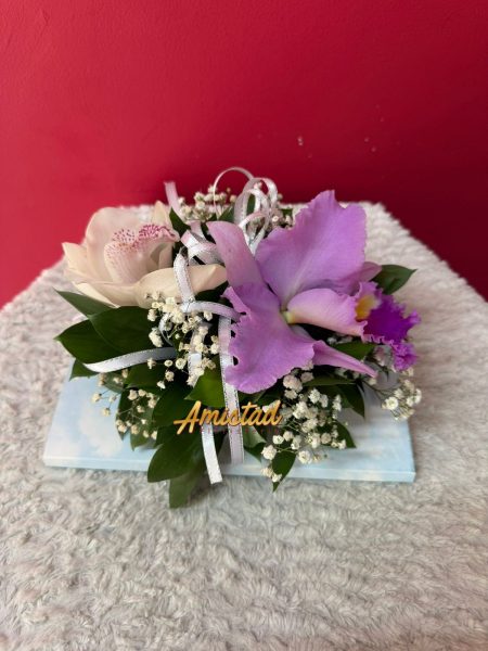 CD18 - Sufragio o bono decorado con tocado de orquídea.