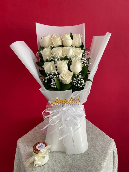 CD21 - Bouquet con rosas y velón.