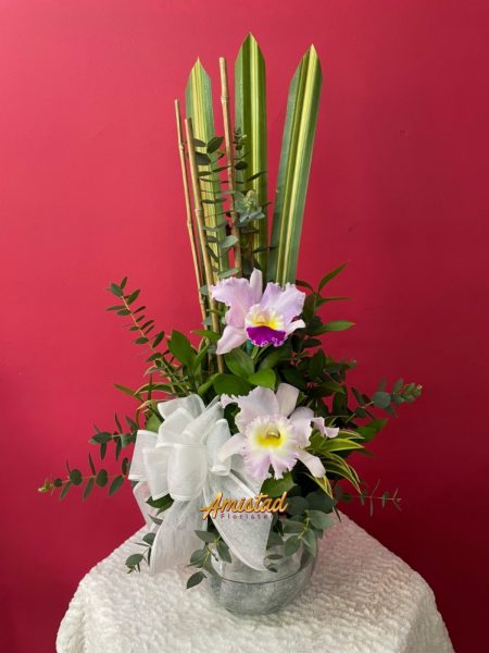 CD23 - Arreglo floral con orquídeas.