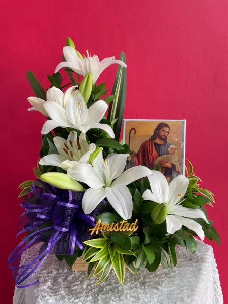 CD24 - Arreglo Floral con lirios y sufragio.