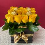 DM10 - Caja decorativa con rosas y chocolates.