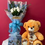 DM41 - Bouquet con rosas, fresas con chocolate y peluche mediano.