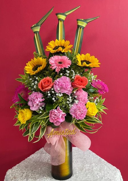 DM47 - Florero con rosas, gerberas, girasoles y claveles.