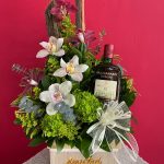 H31 - Arreglo con cymbidium y licor.