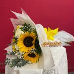 FA19 - Bouquet con girasoles y rosas.