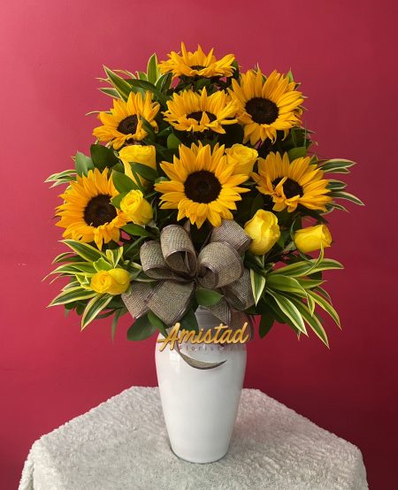 M13 - Florero con girasoles y rosas.