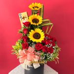 M25 - Caja decorativa con girasoles rosas y chocolates.