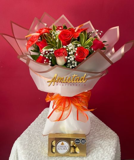 M39 - Bouquet con rosas, anturios y chocolates.