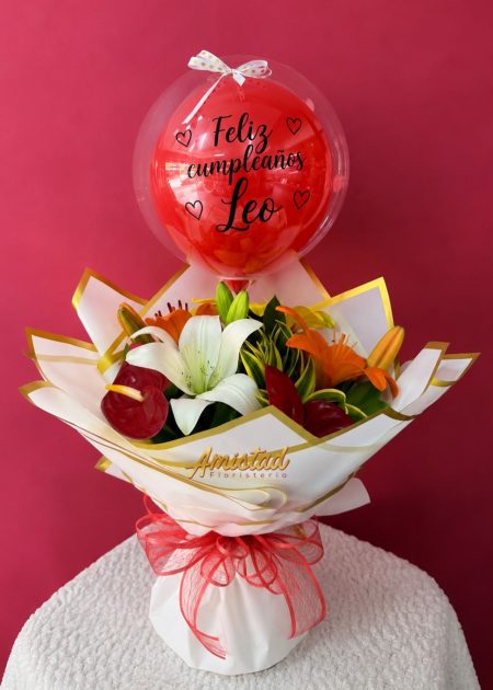 CL1 - Bouquet con lirios, anturios y globo personalizado.