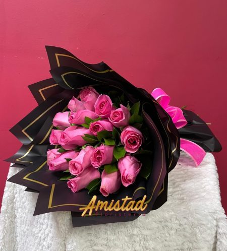 P1 - Bouquet con rosas.