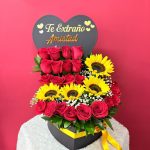 A11 - Caja decorativa con rosas y girasoles.