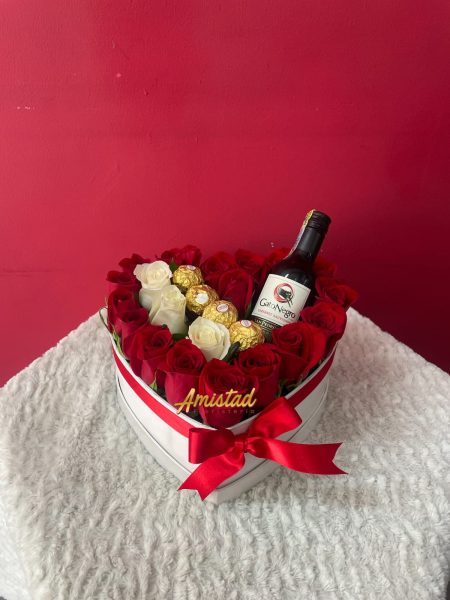 A10 - Caja decorativa con rosas, chocolates y licor.
