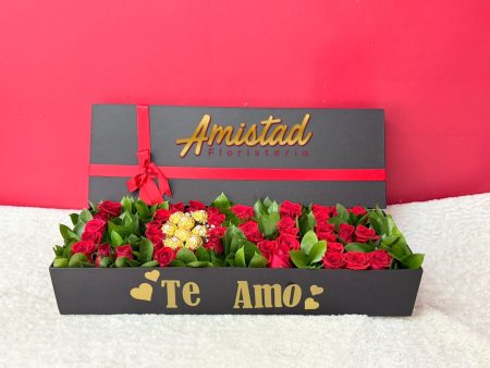 A9 - Caja decorativa con rosas y chocolates.