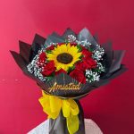 AA2 - Bouquet con rosas y girasol