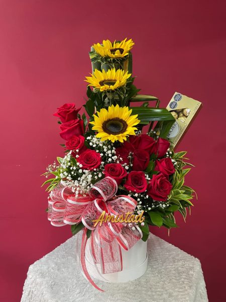 AA15 - Caja decorativa con rosas, girasoles y chocolates