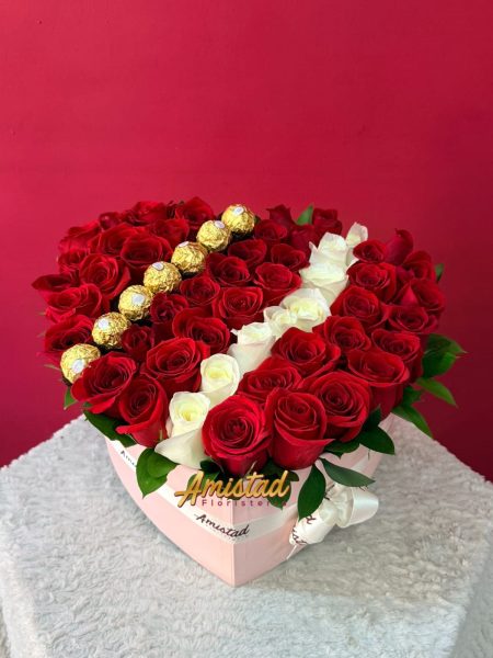 AA31 - Caja corazón con rosas y chocolates