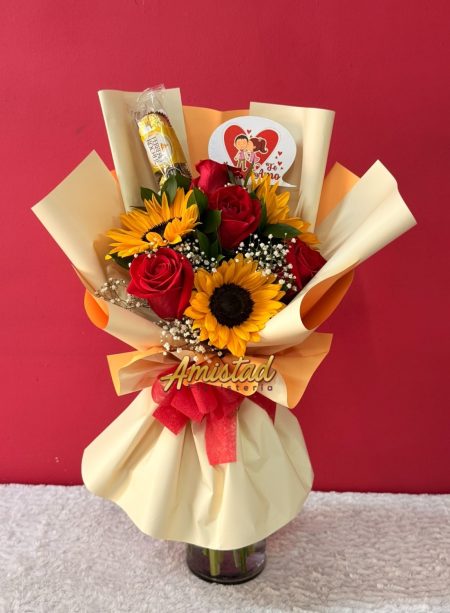 AA1 - Bouquet con rosas, girasoles, chocolates y pin.